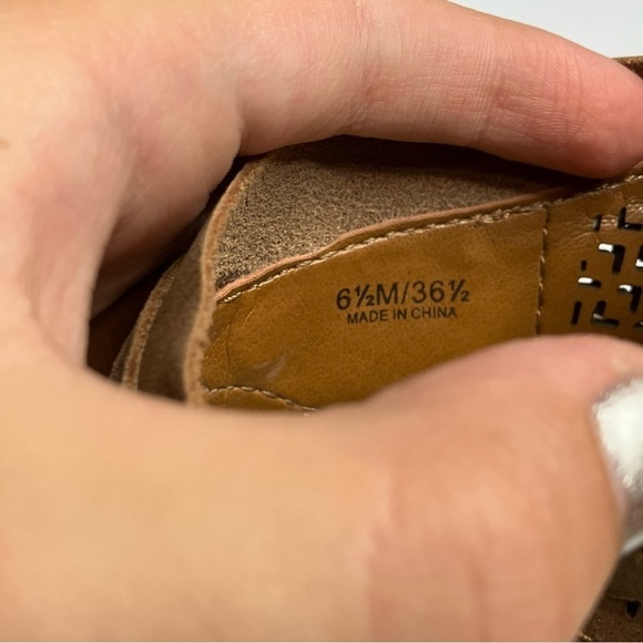 Vince Camuto leather peep toe heels size 6.5 - Picture 7 of 7